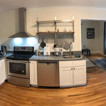 Renovated Space Close To Downtown - A Durham Bagian luar foto