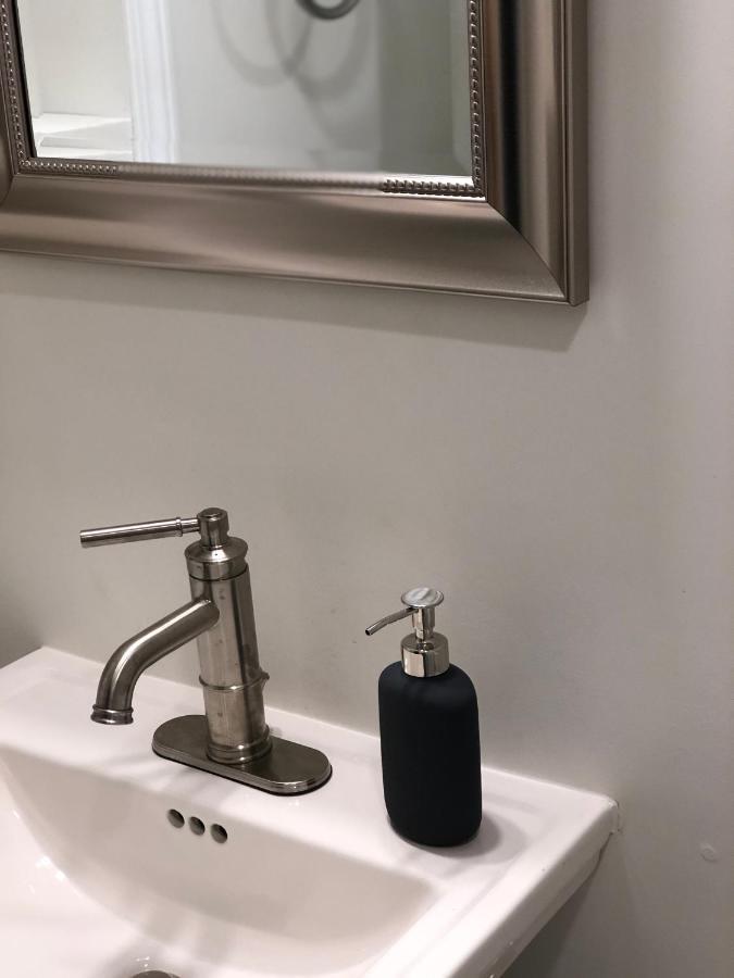 Renovated Space Close To Downtown - A Durham Bagian luar foto