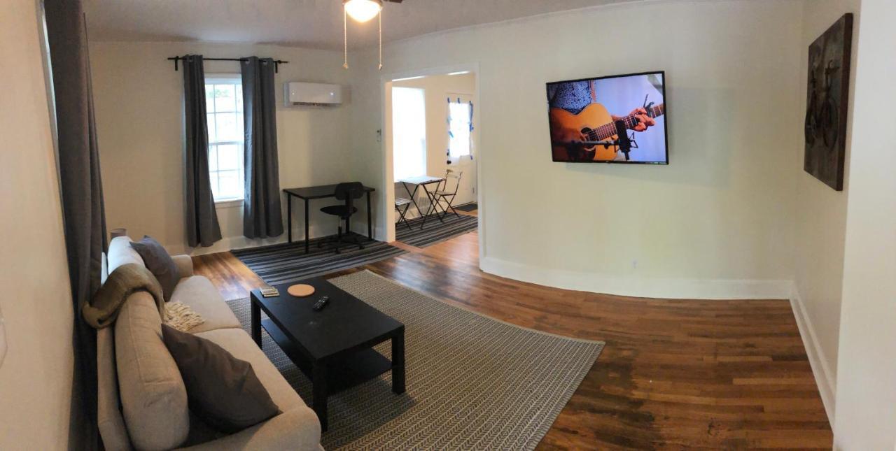 Renovated Space Close To Downtown - A Durham Bagian luar foto
